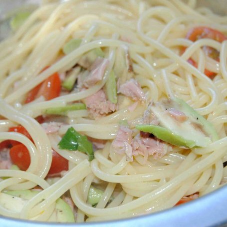 Krok 4 - Spaghetti z awokado i tuńczykiem foto