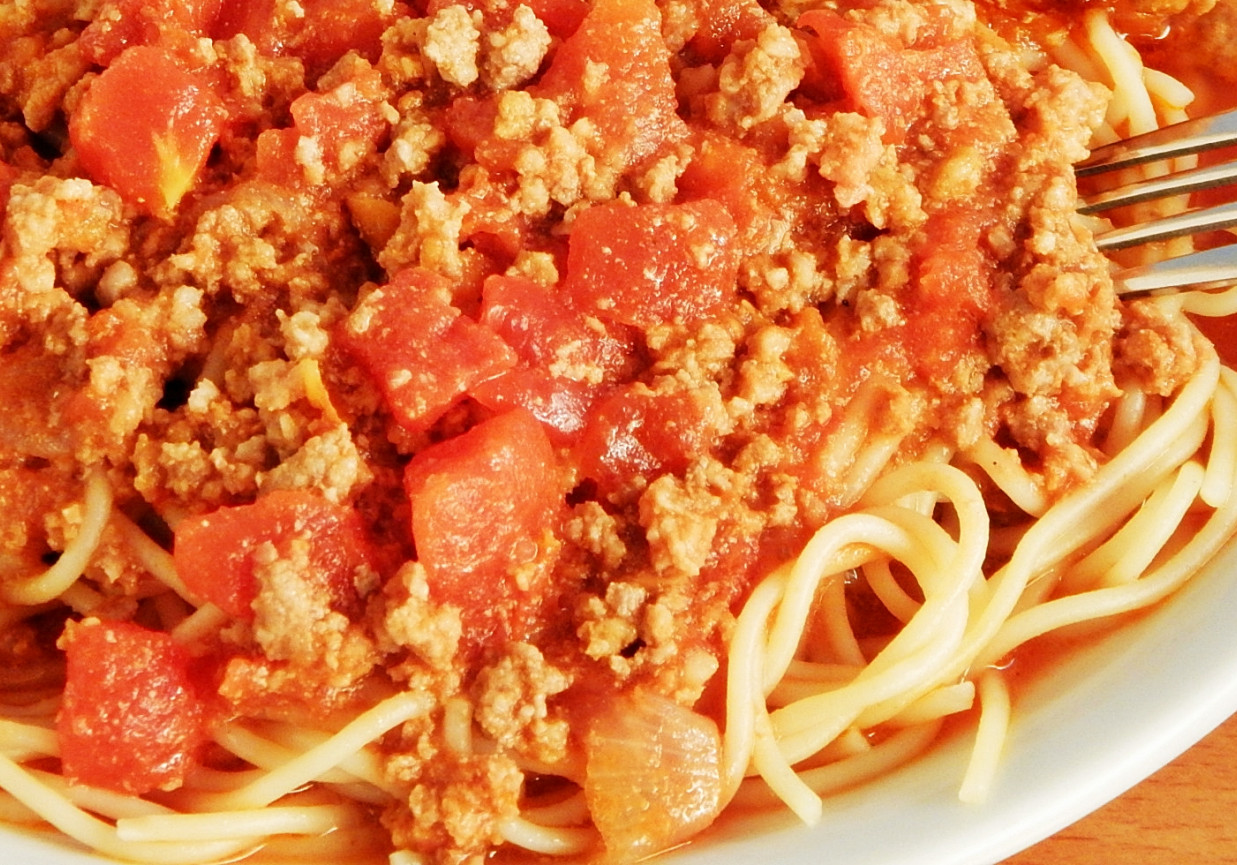 Spaghetti z baraniną i pomidorami foto