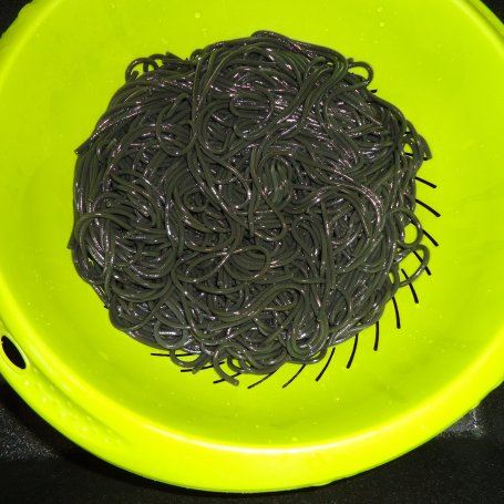 Krok 2 - Spaghetti z bazyliowym pesto i krewetkami foto