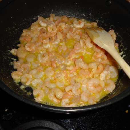 Krok 3 - Spaghetti z bazyliowym pesto i krewetkami foto