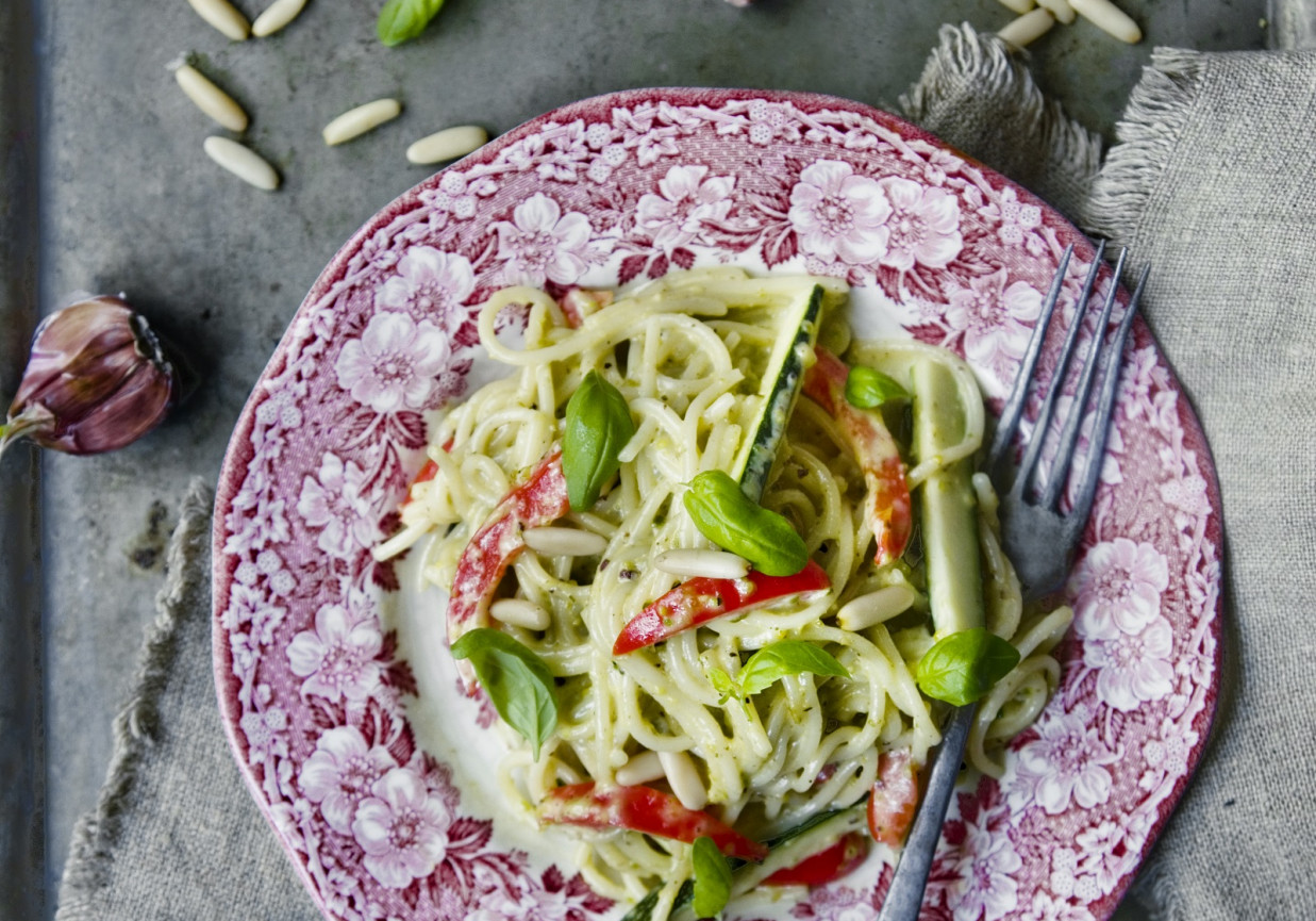 Spaghetti z bazyliowym pesto foto