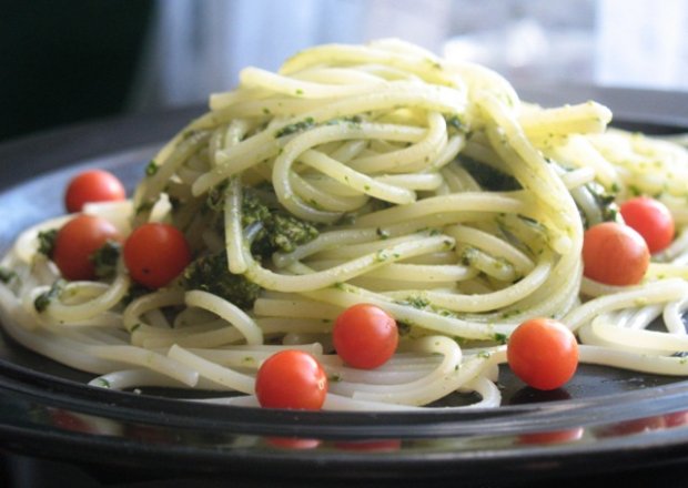 Fotografia przedstawiająca Spaghetti z black pesto