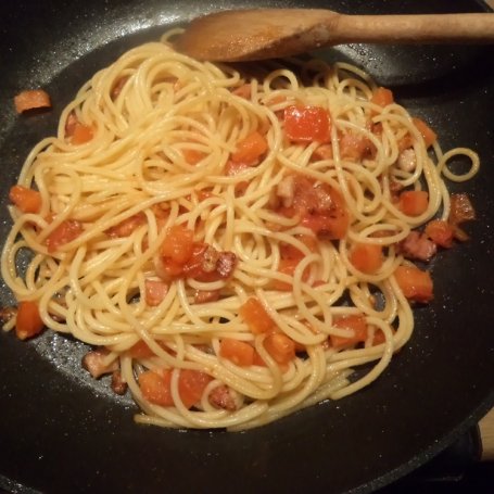 Krok 4 - Spaghetti z boczkiem i pomidorami foto