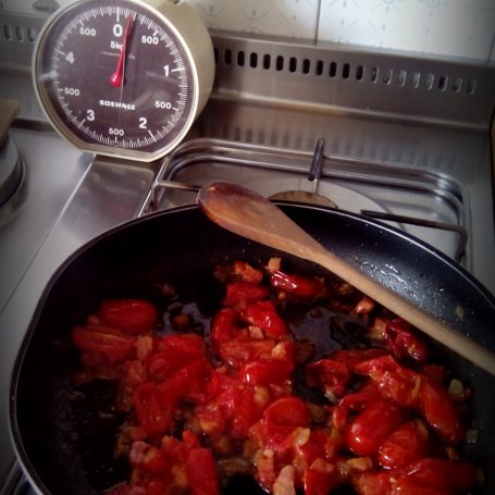 Krok 3 - Spaghetti z boczkiem i pomidorkami foto