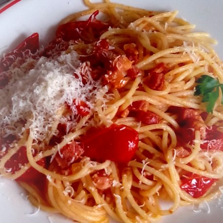 Krok 6 - Spaghetti z boczkiem i pomidorkami foto