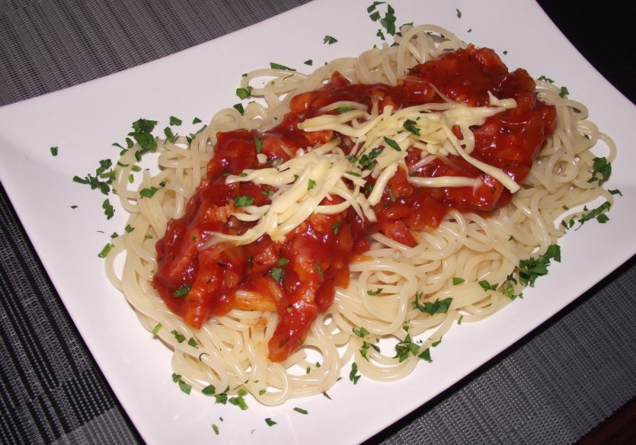 Spaghetti Z Boczkiem W Sosie Pomidorowym - DoradcaSmaku.pl