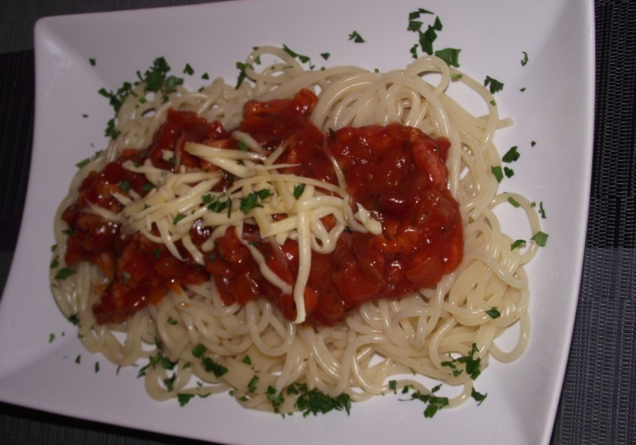 Spaghetti Z Boczkiem W Sosie Pomidorowym - DoradcaSmaku.pl