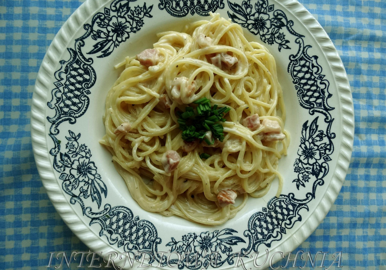 Spaghetti z boczkiem w sosie śmietanowo-serowym foto