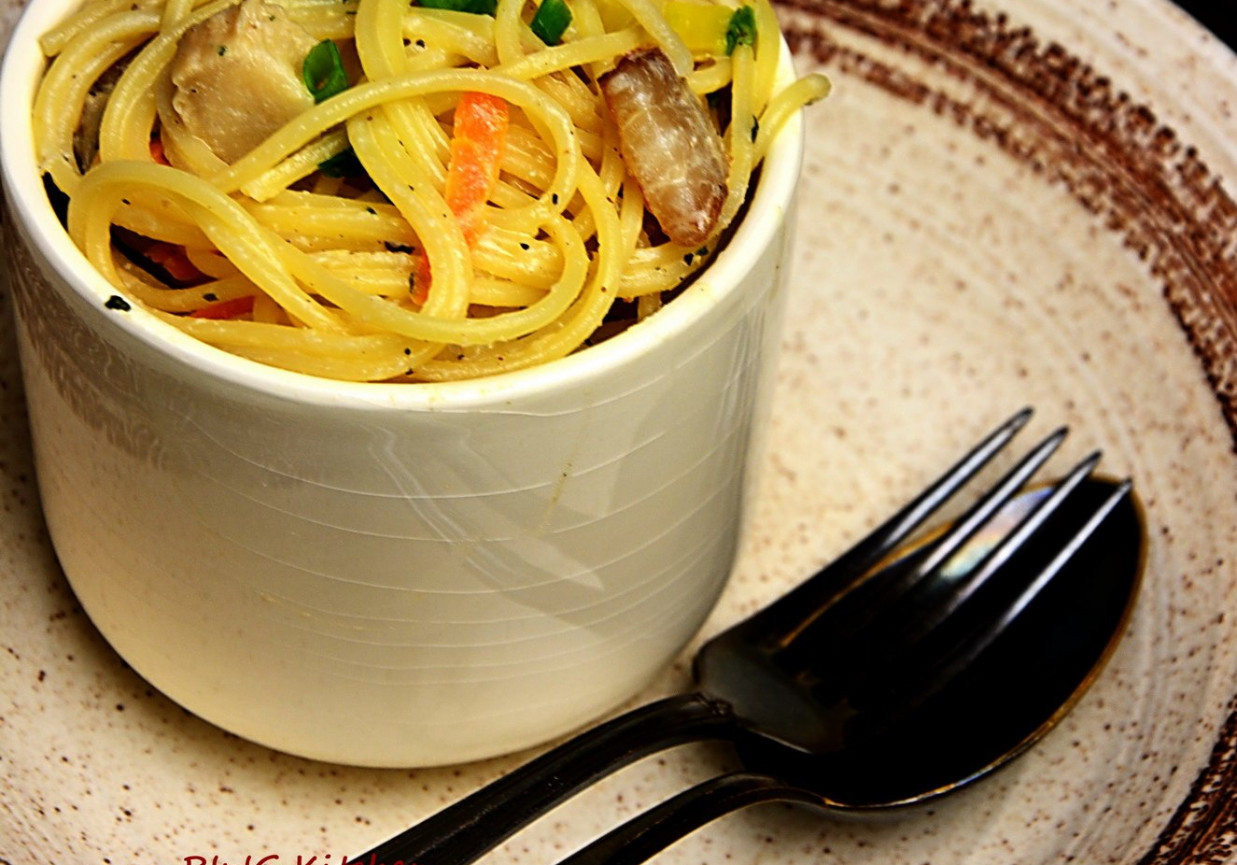 Spaghetti z boczniakami w kozim sosie foto