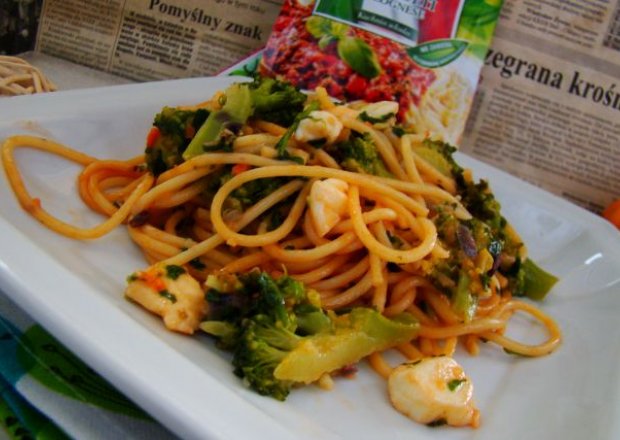 Fotografia przedstawiająca Spaghetti z brokułami i szpinakiem