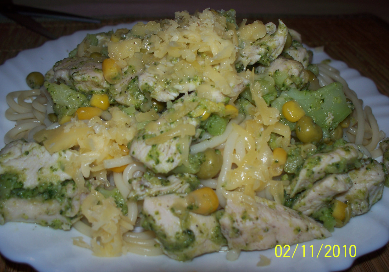 SPAGHETTI Z BROKUŁAMI foto