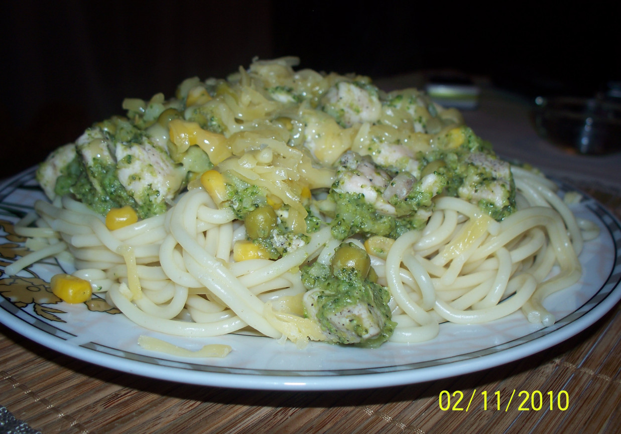 SPAGHETTI Z BROKUŁAMI foto