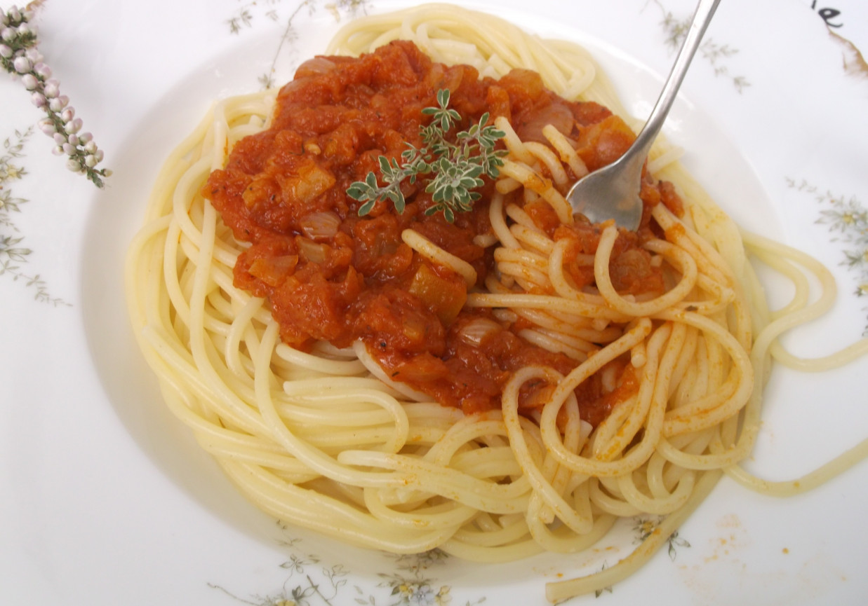Spaghetti z cukiniowym sosem. foto