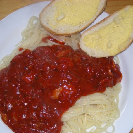 Krok 4 - Spaghetti z czosnkowymi grzankami foto