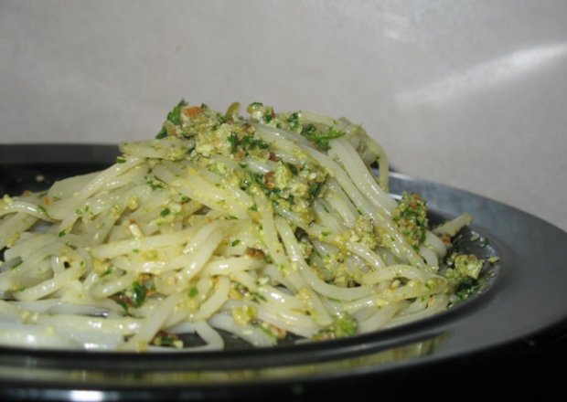 Fotografia przedstawiająca Spaghetti z domowym pesto
