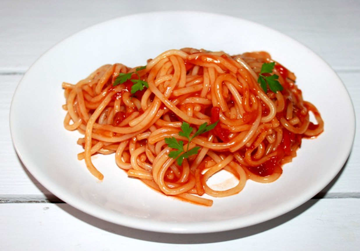 Spaghetti z domowym sosem foto