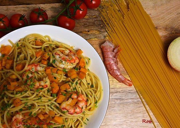 Fotografia przedstawiająca Spaghetti z dynią i krewetkami