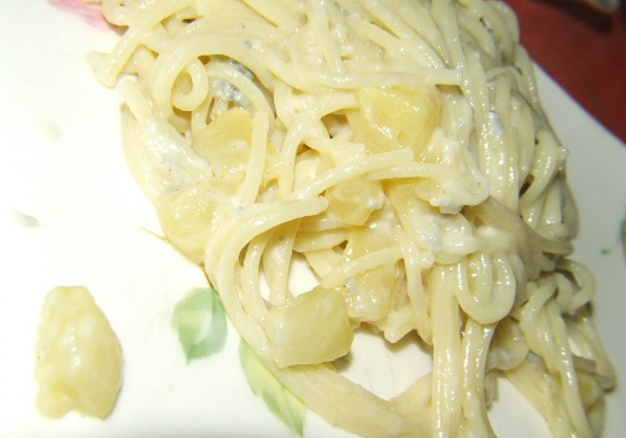 spaghetti z gorgonzola i gruszkami foto
