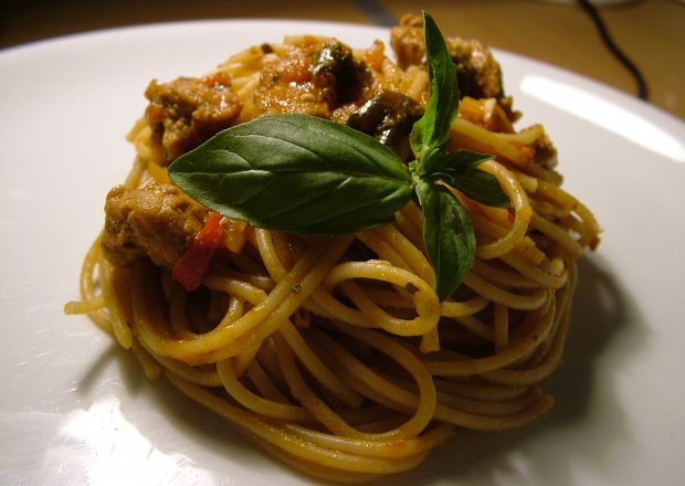 Fotografia przedstawiająca Spaghetti z górką cielęcą