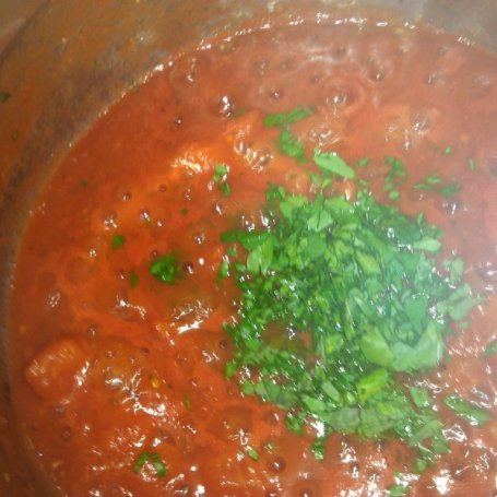 Krok 2 - Spaghetti z indykiem w pomidorowym sosie foto