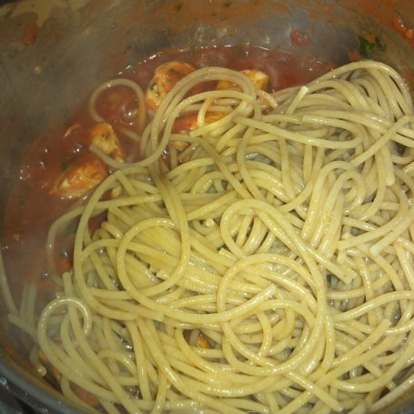 Krok 4 - Spaghetti z indykiem w pomidorowym sosie foto