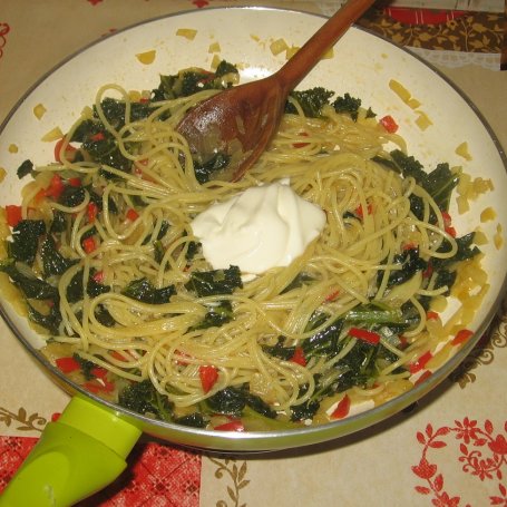 Krok 5 - Spaghetti z jarmużem foto