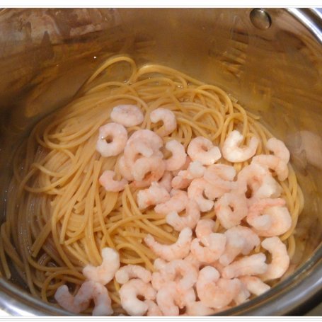 Krok 2 - Spaghetti z kalafiorem i krewetkami. foto