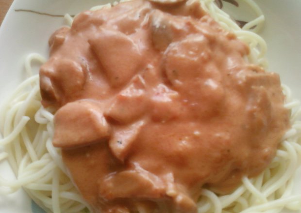 Fotografia przedstawiająca Spaghetti z kiełbasą