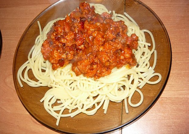 Fotografia przedstawiająca Spaghetti z kiełbasianym sosem