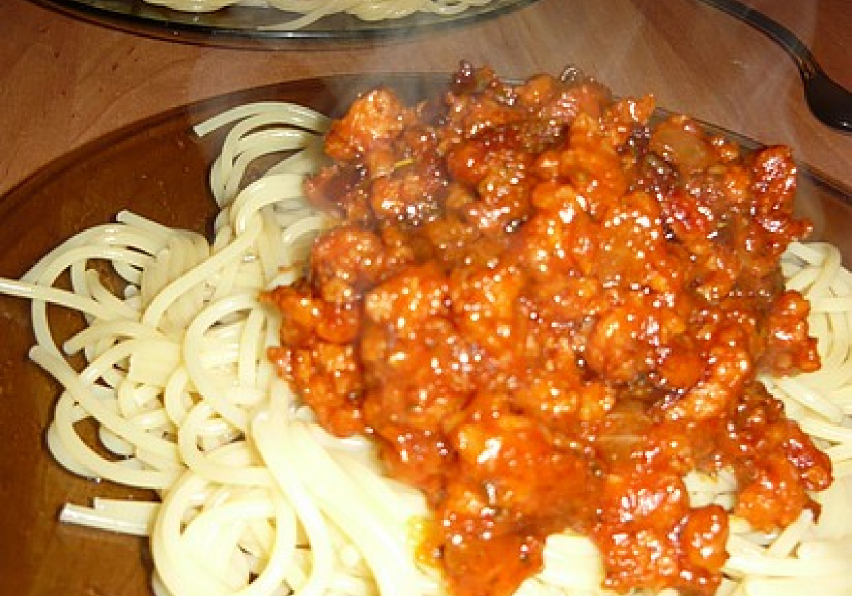 Spaghetti z kiełbasianym sosem foto
