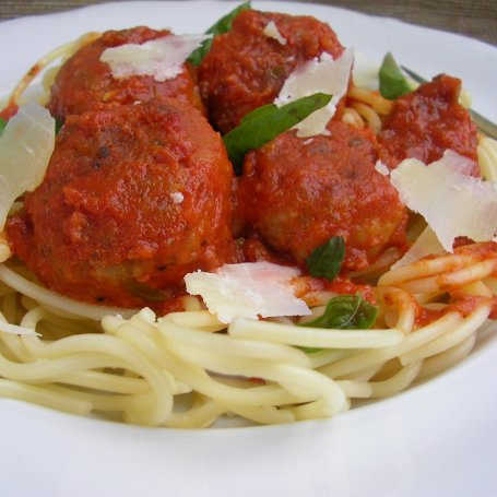 Krok 3 - Spaghetti z klopsami w pikantnym sosie pomidorowym foto
