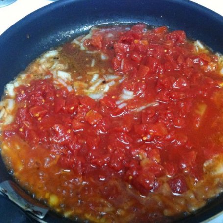 Krok 4 - Spaghetti z klopsikami wołowymi w sosie pomidorowym foto