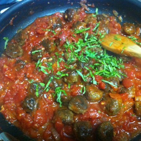 Krok 5 - Spaghetti z klopsikami wołowymi w sosie pomidorowym foto