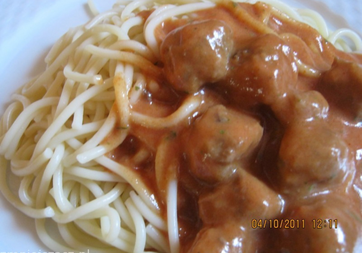 Spaghetti z klopsikami. foto
