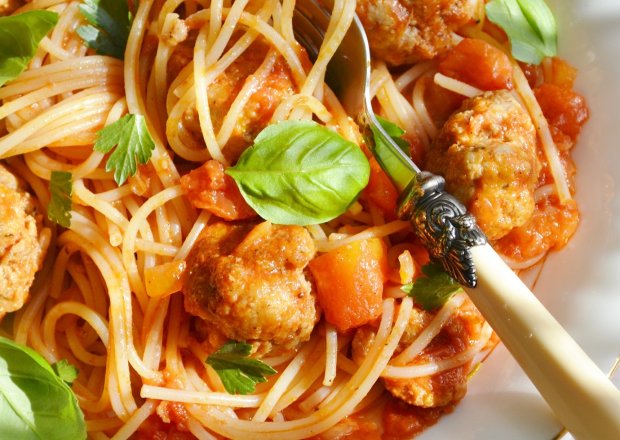 Fotografia przedstawiająca Spaghetti z klopsikami