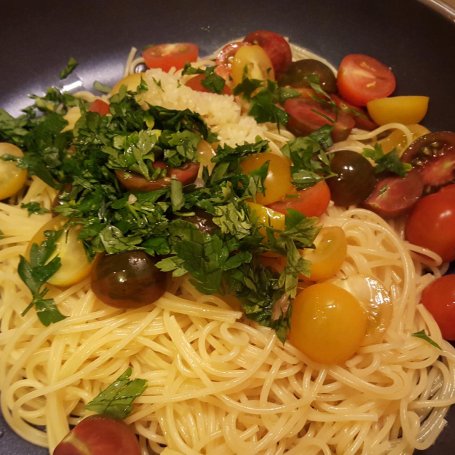 Krok 5 - Spaghetti z kolorowymi pomidorkami cherry foto
