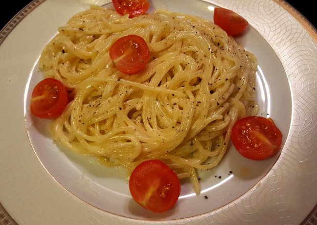 Fotografia przedstawiająca Spaghetti z kremowym śmietanowym sosem