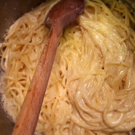 Krok 5 - Spaghetti z kremowym śmietanowym sosem foto