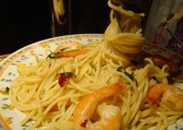 Fotografia przedstawiająca Spaghetti z krewetkami na ostro