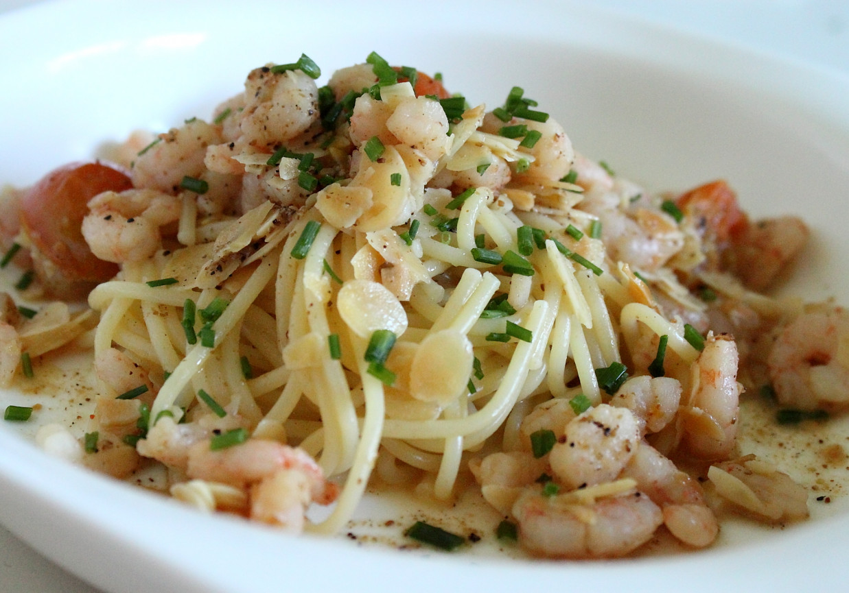Spaghetti z krewetkami w aromatycznym sosie DoradcaSmaku.pl