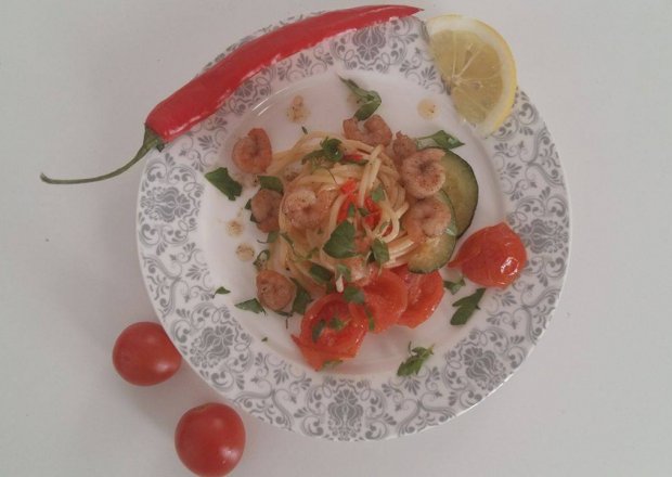 Fotografia przedstawiająca Spaghetti z krewetkami w sosie własnym