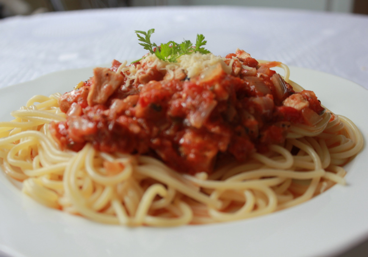 Spaghetti z kurczakiem i suszonymi pomidorami  foto