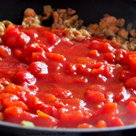 Krok 2 - Spaghetti z kurczakiem, oliwkami i pomidorami foto