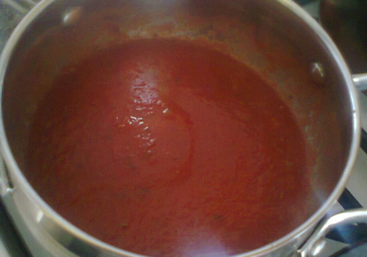 Spaghetti z kurczakiem w sosie pomidorowym foto