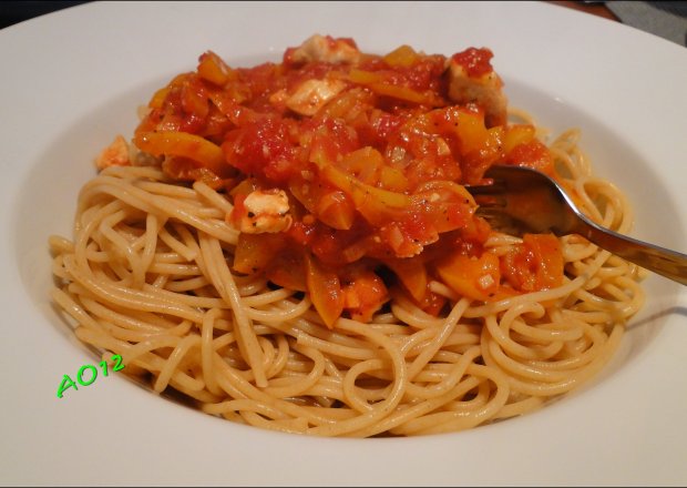 Fotografia przedstawiająca Spaghetti z kurczakiem.