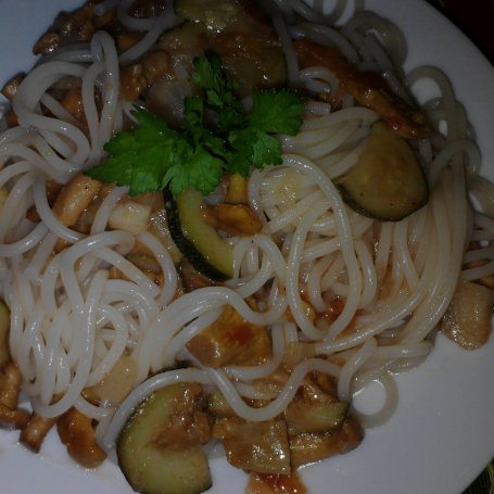Krok 4 - Spaghetti z kurkami i warzywami Zub3r'a foto