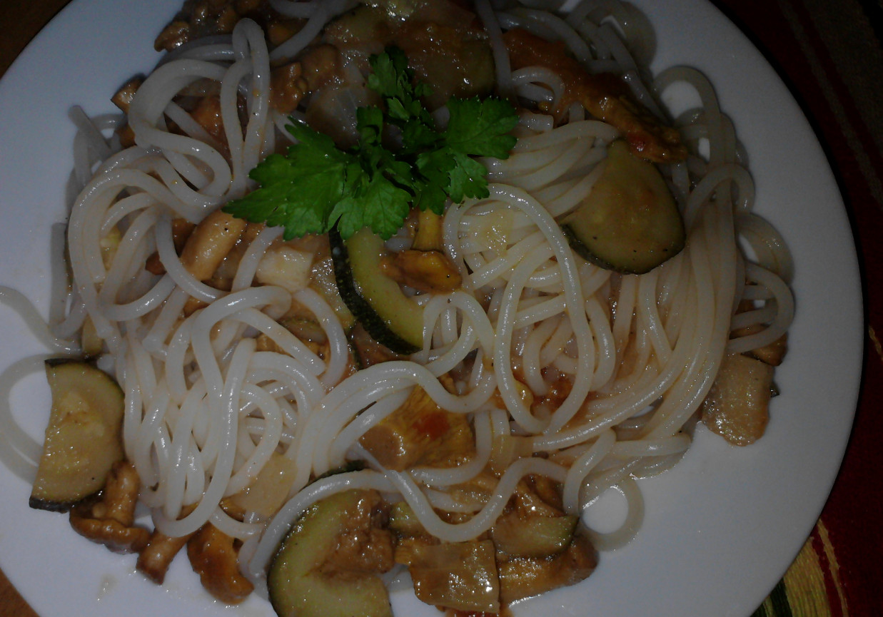 Spaghetti z kurkami i warzywami Zub3r'a foto