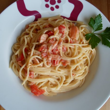 Krok 4 - Spaghetti z łososiem i papryką foto