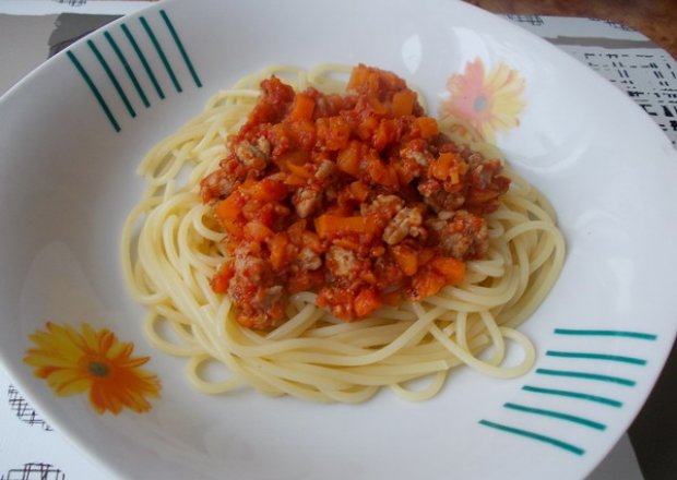 Fotografia przedstawiająca Spaghetti z marchewką.