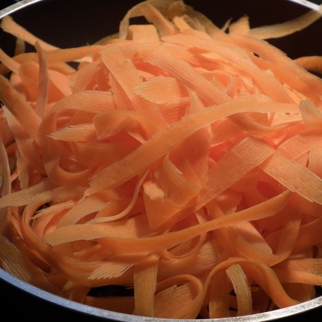 Krok 2 - Spaghetti z marchwi z grillowanym tuńczykiem.  foto